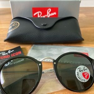 New Polarized Ray-Ban Round black frame with silver metal nose and arms.